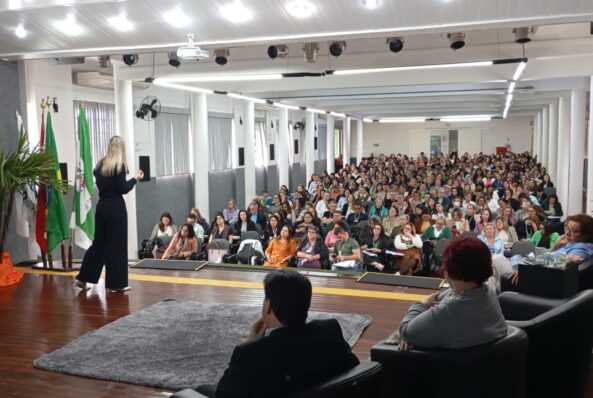 XIX Seminário Estadual da União Nacional dos Conselhos Municipais da Educação de Santa Catarina e o VIII Seminário da Região Sul