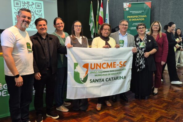XIX Seminário Estadual da União Nacional dos Conselhos Municipais da Educação de Santa Catarina e o VIII Seminário da Região Sul